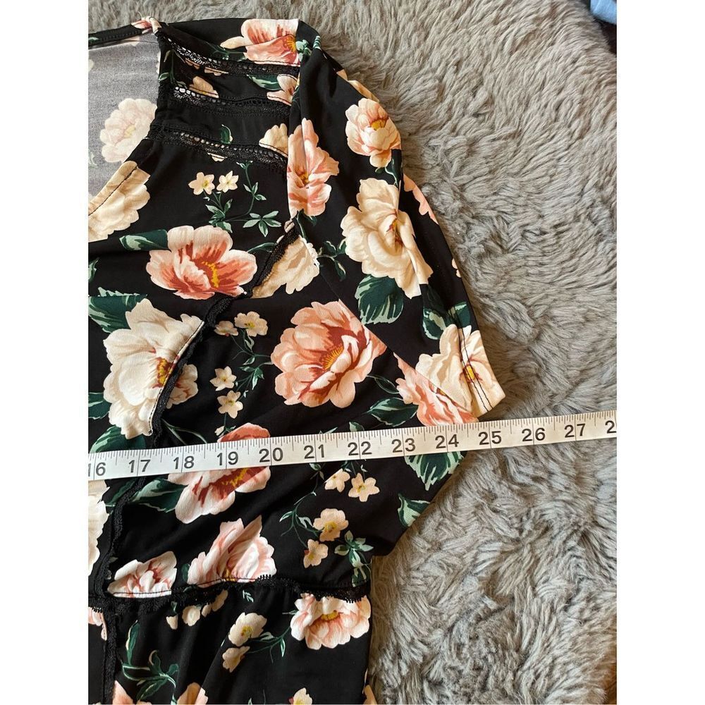 Torrid women’s floral and lace detail‎ dress size 4 - Picture 4 of 6